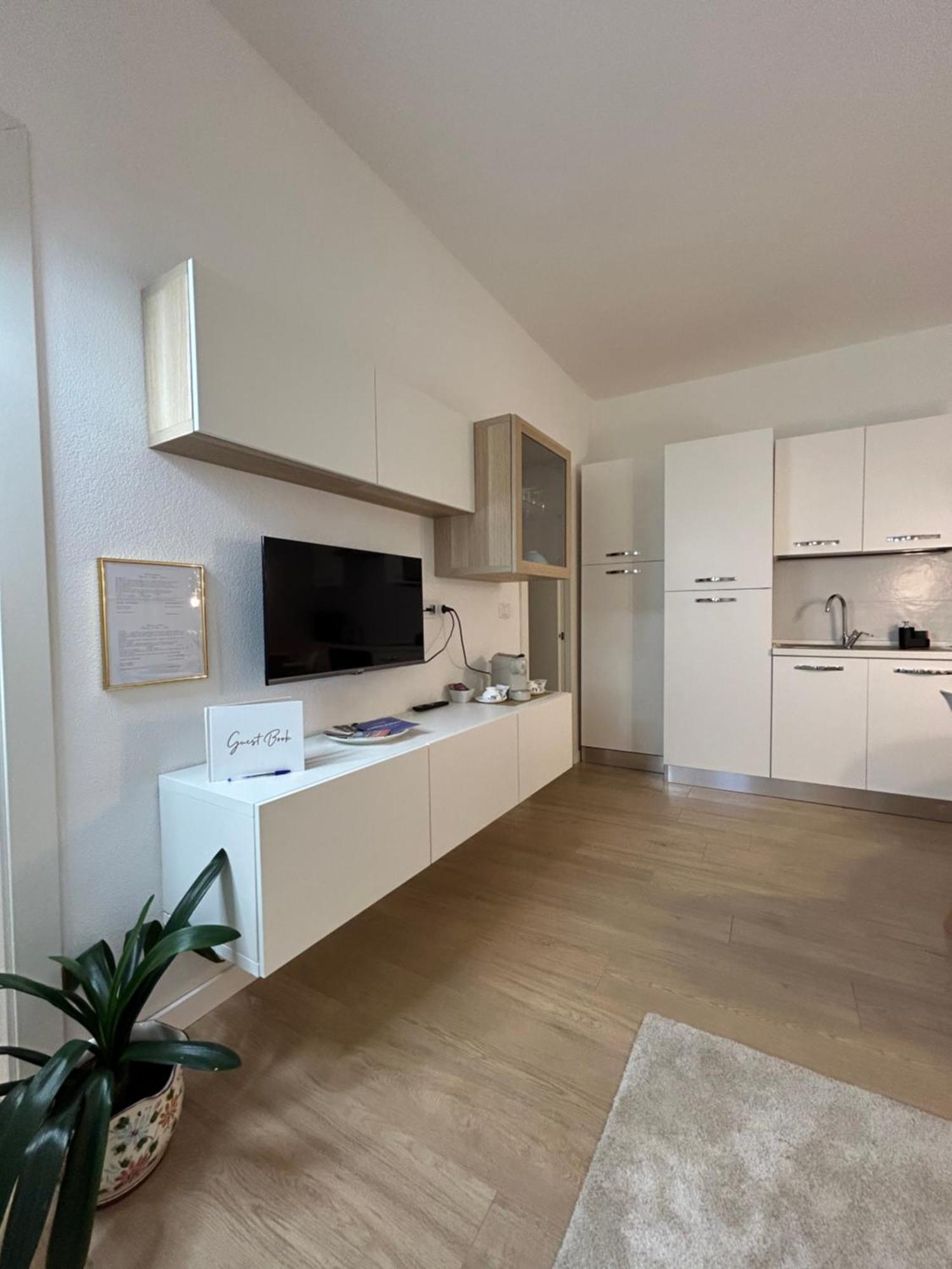 V&C Home Rental Specialist Appartamenti Fronte Lago Maggiore Germignaga Buitenkant foto