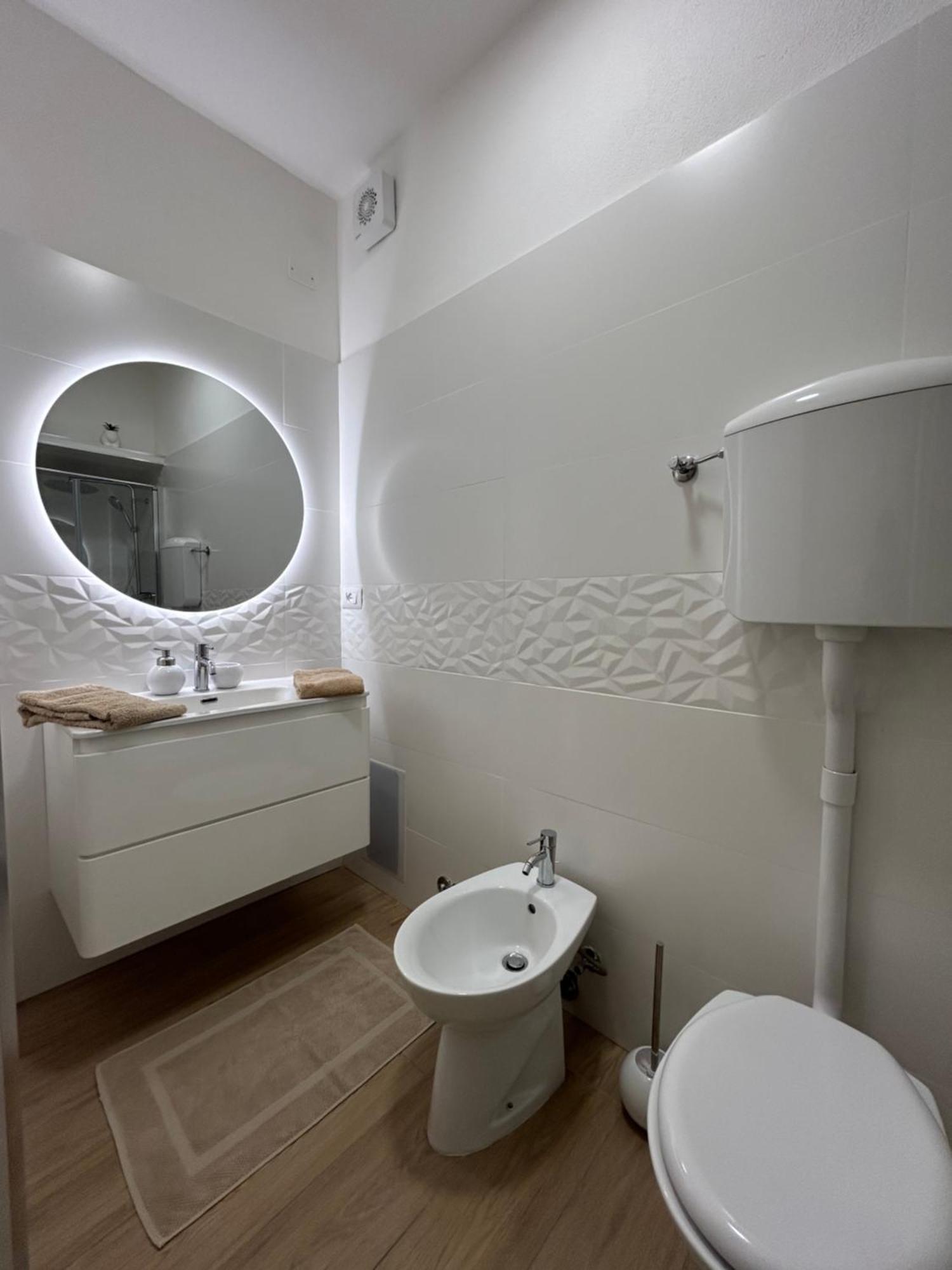 V&C Home Rental Specialist Appartamenti Fronte Lago Maggiore Germignaga Buitenkant foto
